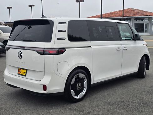 Used 2025 Volkswagen ID. Buzz Pro S RWD image 4