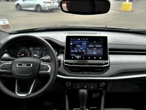 Used 2023 Jeep Compass Sport image 38