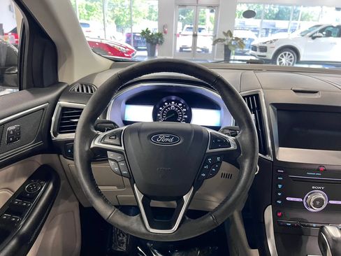 Used 2018 Ford Edge Titanium FWD image 18