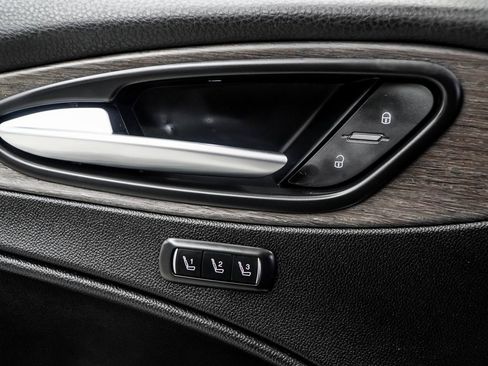 Used 2023 Alfa Romeo Stelvio Ti image 45