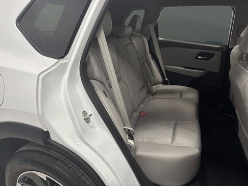 Used 2025 Nissan Rogue SV image 28