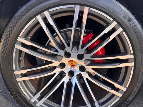 Used 2017 Porsche Macan GTS AWD/4WD image 19