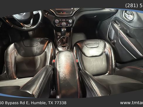 Used 2020 Jeep Cherokee Trailhawk w/ Cold Weather Group AWD/4WD image 11