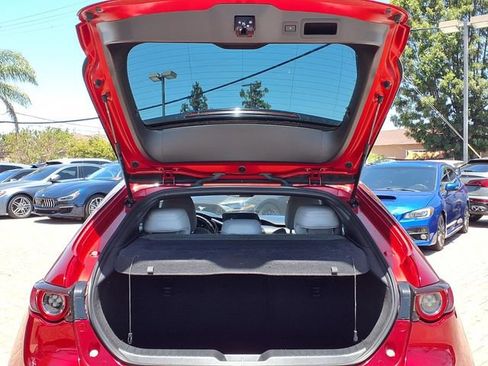Used 2019 MAZDA MAZDA3 Hatchback w/ Preferred Package FWD image 9