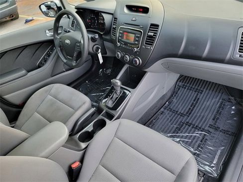 Used 2017 Kia Forte LX image 24