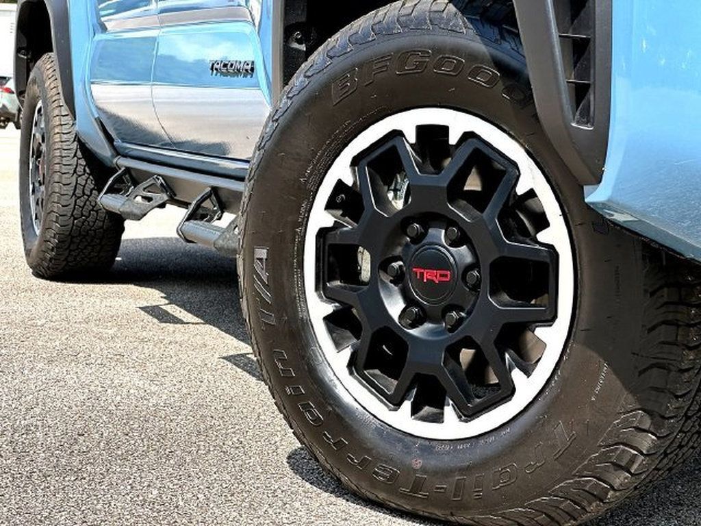 Used 2026 Toyota Tacoma TRD Off-Road AWD/4WD image 2