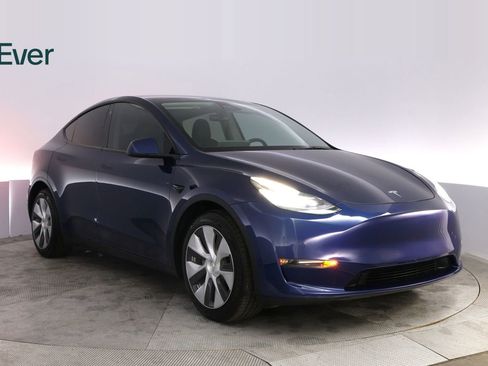 Used 2022 Tesla Model Y Long Range image 13