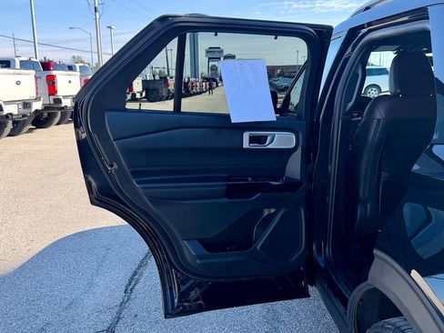 Used 2021 Ford Explorer Platinum w/ Equipment Group 601A AWD/4WD image 16