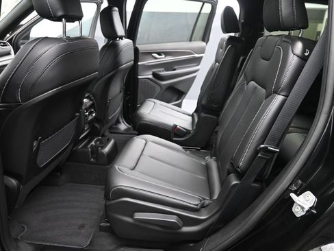 New 2025 Jeep Grand Cherokee L Limited image 13