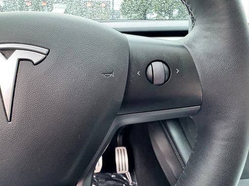 Used 2022 Tesla Model Y Performance image 33