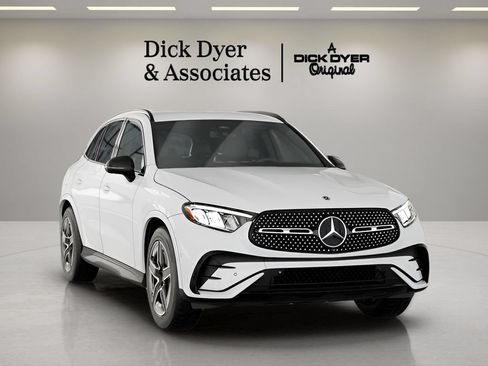 Used 2026 Mercedes-Benz GLC 300 image 1