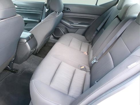 Used 2024 Nissan Altima 2.5 SV FWD image 9