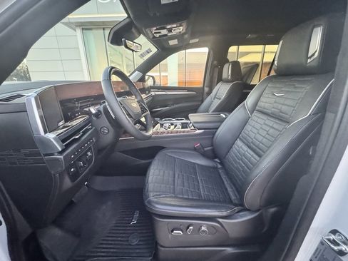 Used 2025 Cadillac Escalade Sport Platinum w/ LPO, ONYX Package image 10