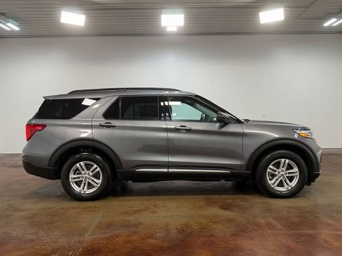 Used 2022 Ford Explorer XLT image 23