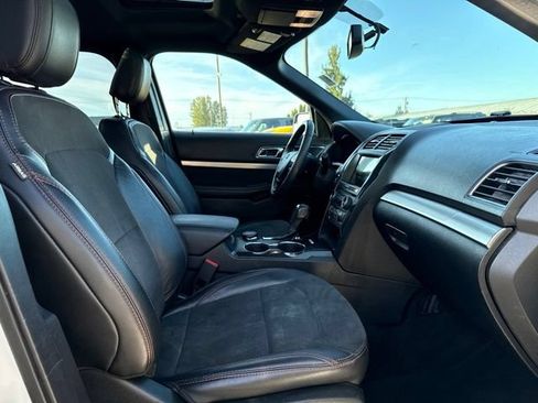 Used 2018 Ford Explorer XLT w/ XLT Appearance Package AWD/4WD image 10