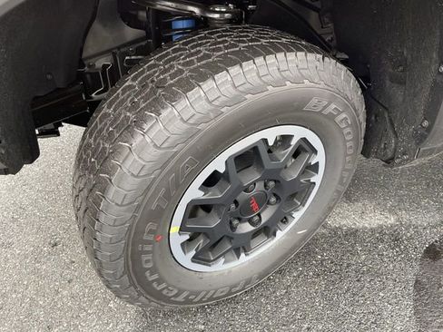 New 2025 Toyota Tacoma TRD Off-Road image 10
