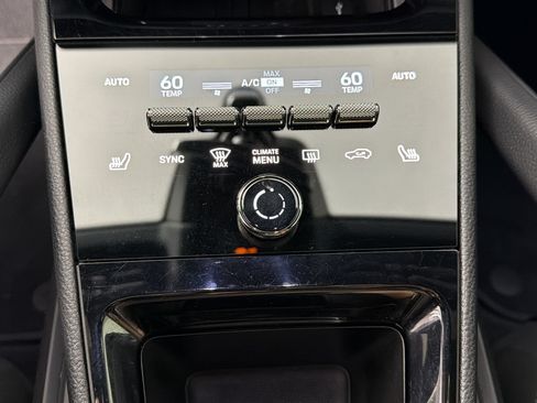 Certified 2024 Porsche Cayenne AWD/4WD image 19