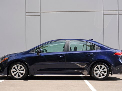 Used 2025 Toyota Corolla LE FWD image 8