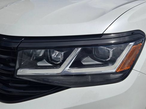 Certified 2023 Volkswagen Atlas Cross Sport SEL R-Line AWD/4WD image 10