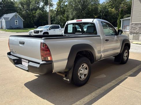 Used 2012 Toyota Tacoma 4x4 Regular Cab image 4