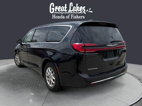 Used 2023 Chrysler Pacifica Touring-L FWD image 4