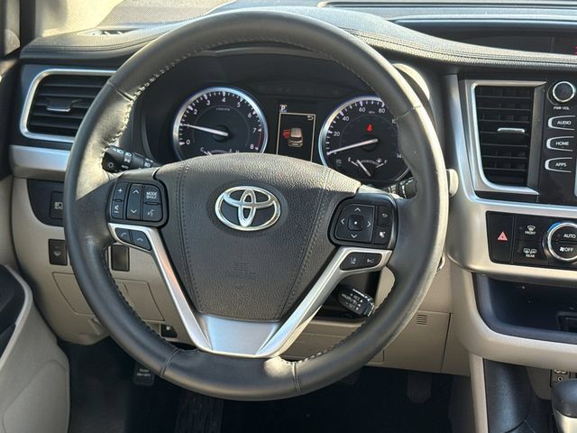 Used 2018 Toyota Highlander XLE AWD/4WD image 14