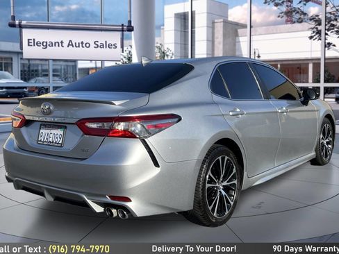 Used 2019 Toyota Camry SE FWD image 5