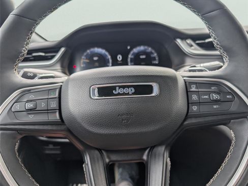 Used 2024 Jeep Grand Cherokee Laredo w/ Luxury Tech Group I RWD image 22