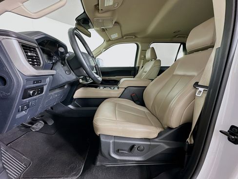 Used 2024 Ford Expedition Max XLT image 13