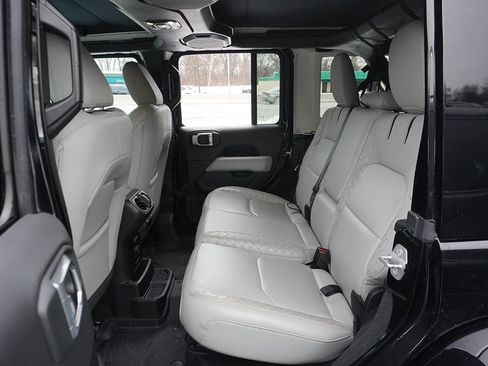 Used 2021 Jeep Wrangler Unlimited Sahara image 34