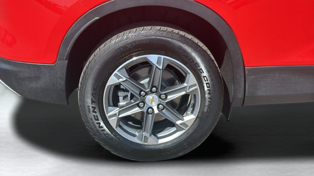 Used 2025 Chevrolet Blazer LT FWD image 13