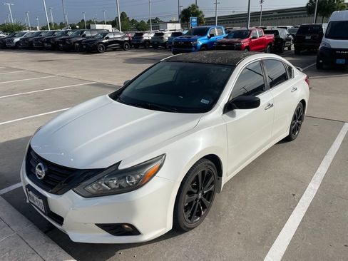 Used 2018 Nissan Altima 2.5 SR w/ SR Midnight Edition FWD image 1