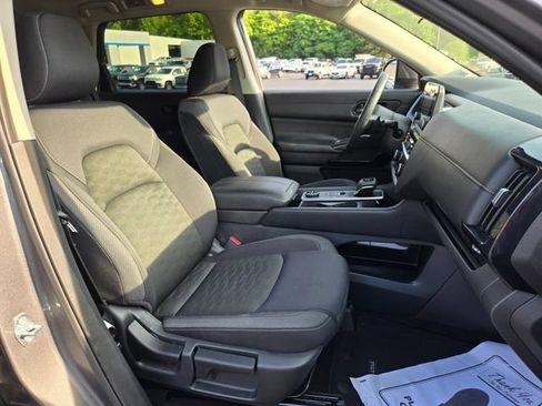 Used 2025 Nissan Pathfinder SV AWD/4WD image 20
