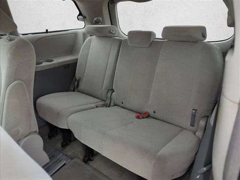 Used 2011 Toyota Sienna LE w/ Towing Pkg FWD image 19