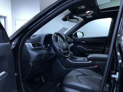 Certified 2025 Toyota Highlander XSE AWD/4WD image 10