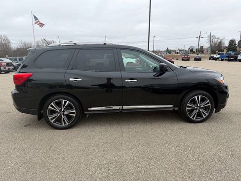 Used 2017 Nissan Pathfinder Platinum w/ Family Entertainment Package image 6