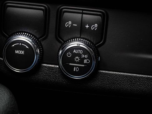 Used 2023 GMC Yukon Denali RWD image 38