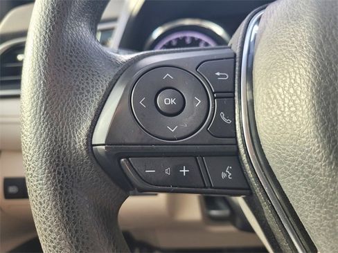 Used 2020 Toyota Camry LE image 28