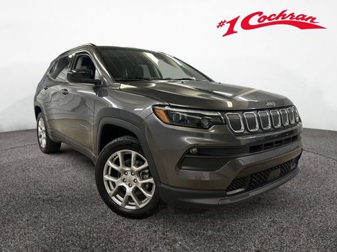 Used 2022 Jeep Compass Latitude w/ Sun and Sound Group AWD/4WD image 1
