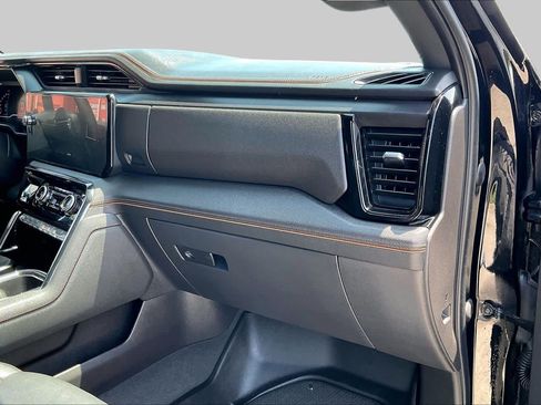 Certified 2024 GMC Sierra 1500 AT4 w/ AT4 Premium Package AWD/4WD image 18
