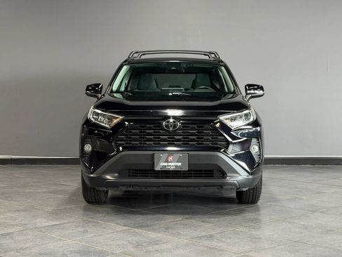 Used 2019 Toyota RAV4 XLE w/ Convenience Package FWD image 2