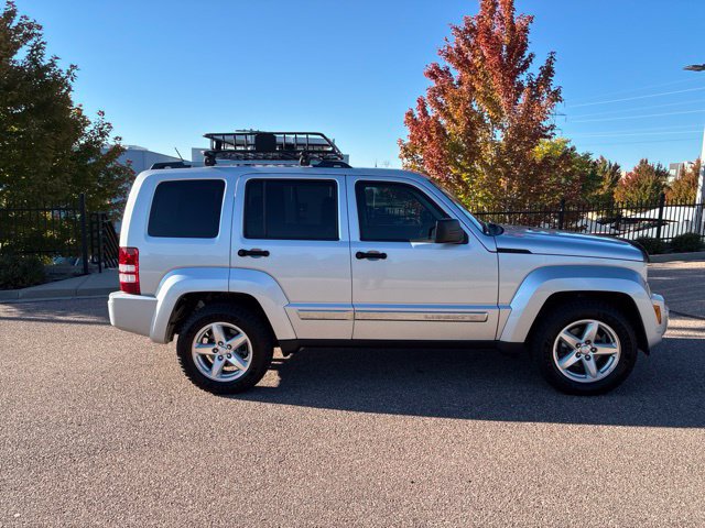 Used 2009 Jeep Liberty Limited w/ Premium Group AWD/4WD image 8