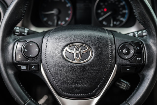 Used 2017 Toyota RAV4 XLE AWD/4WD image 30