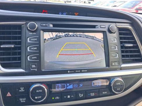 Used 2019 Toyota Highlander Limited FWD image 27