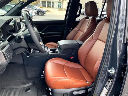 Used 2025 Toyota 4Runner SR5 image 9