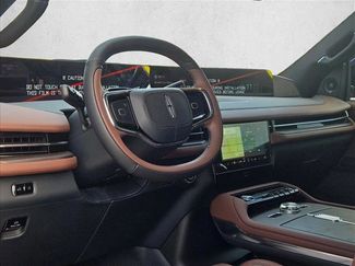 New 2025 Lincoln Navigator Reserve video 3