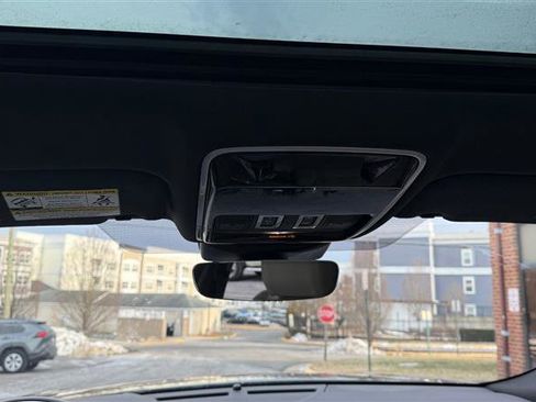 Used 2018 Land Rover Range Rover Velar R-Dynamic SE image 29