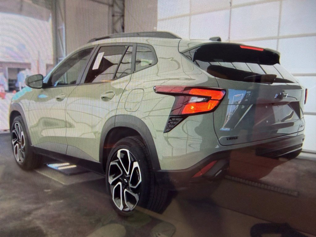 Used 2024 Chevrolet Trax RS FWD image 4