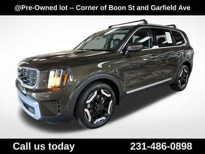 Used 2024 Kia Telluride S w/ S Sunroof Package
