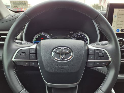 Used 2024 Toyota Highlander XLE image 22